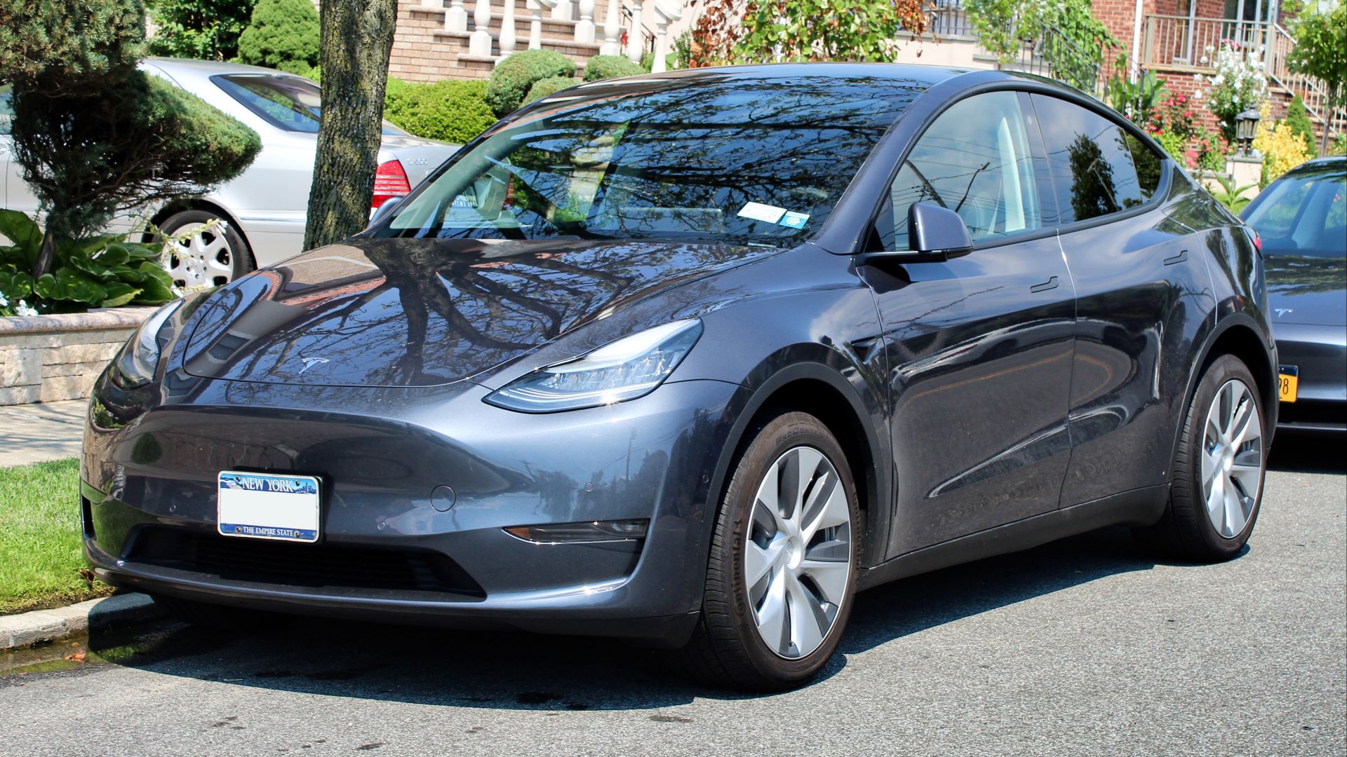 File:2020 Tesla Model Y, front 8.1.20.jpg
