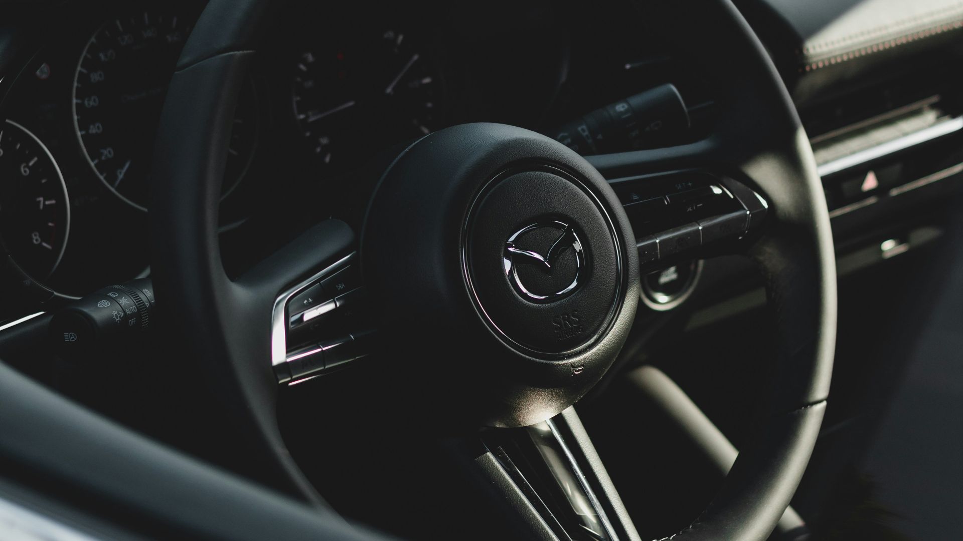 black mercedes benz steering wheel