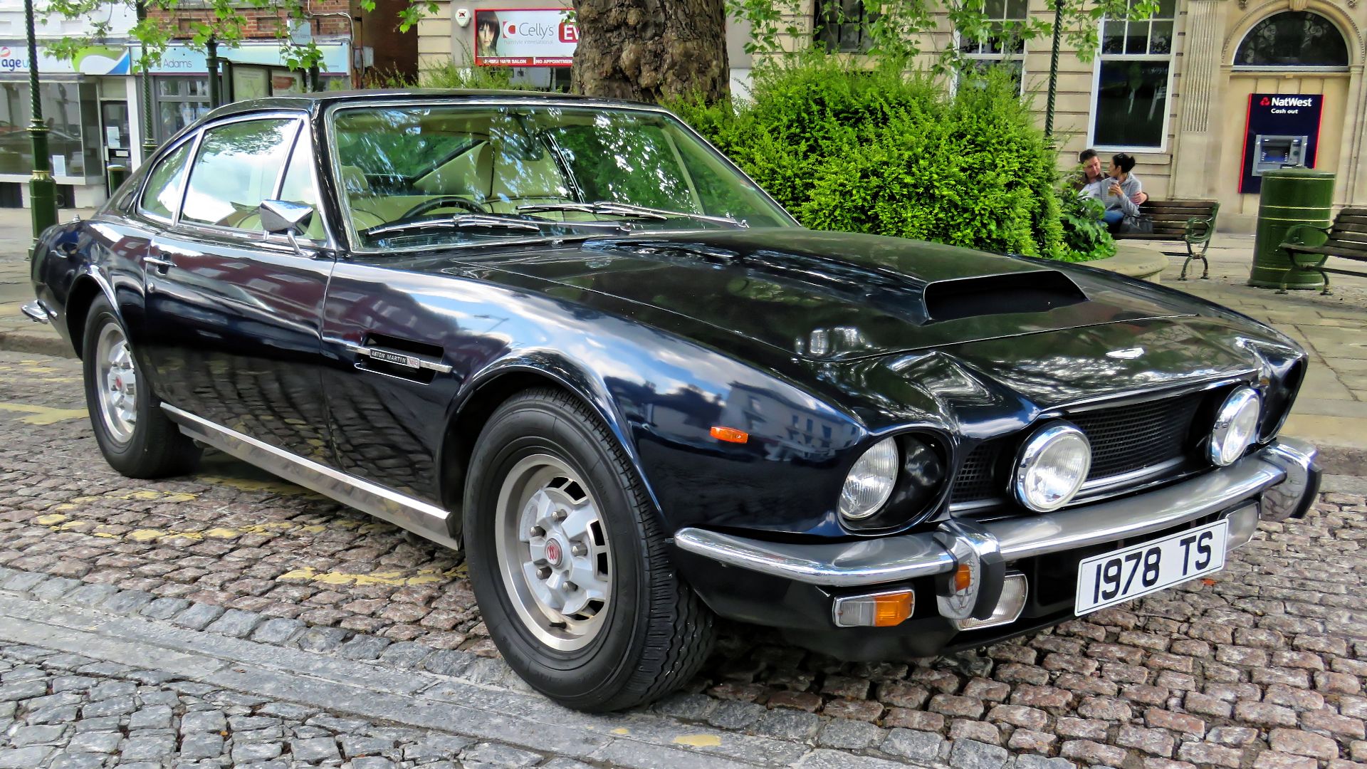 File:1978 Aston Martin V8 (Series 3) 5340 cc at Horsham English Festival 2018 a.jpg