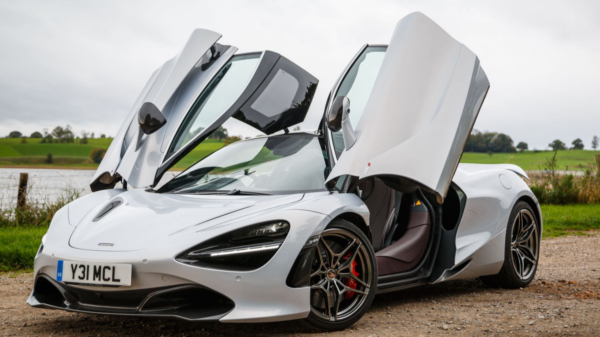 File:McLaren 720S-doors open.jpg
