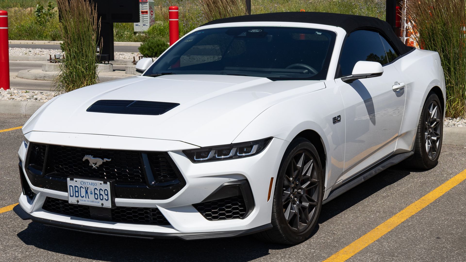 File:2024 Ford Mustang GT, Kingsville, Ontario, 2025-06-29.jpg