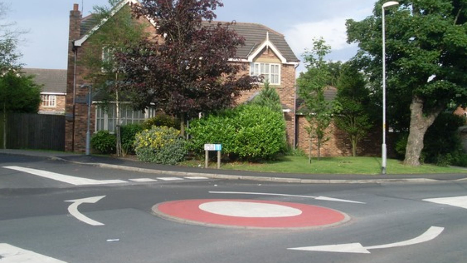 File:Mini-roundabout in Staining - geograph.org.uk - 1394614.jpg