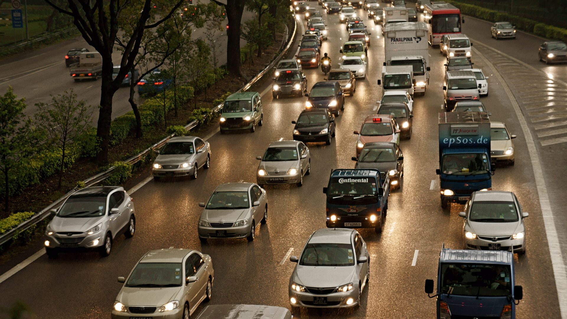File:Traffic congestion near the National University Hospital, Singapore - 20110405.jpg
