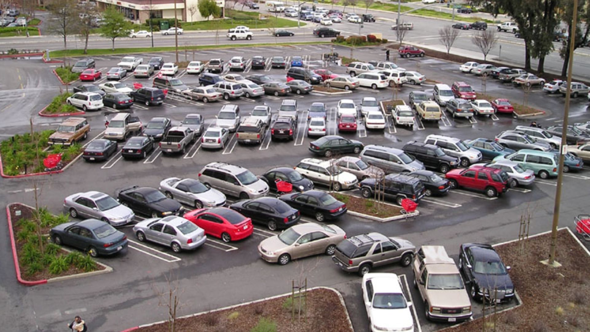 File:P3030027ParkingLot wb.jpg