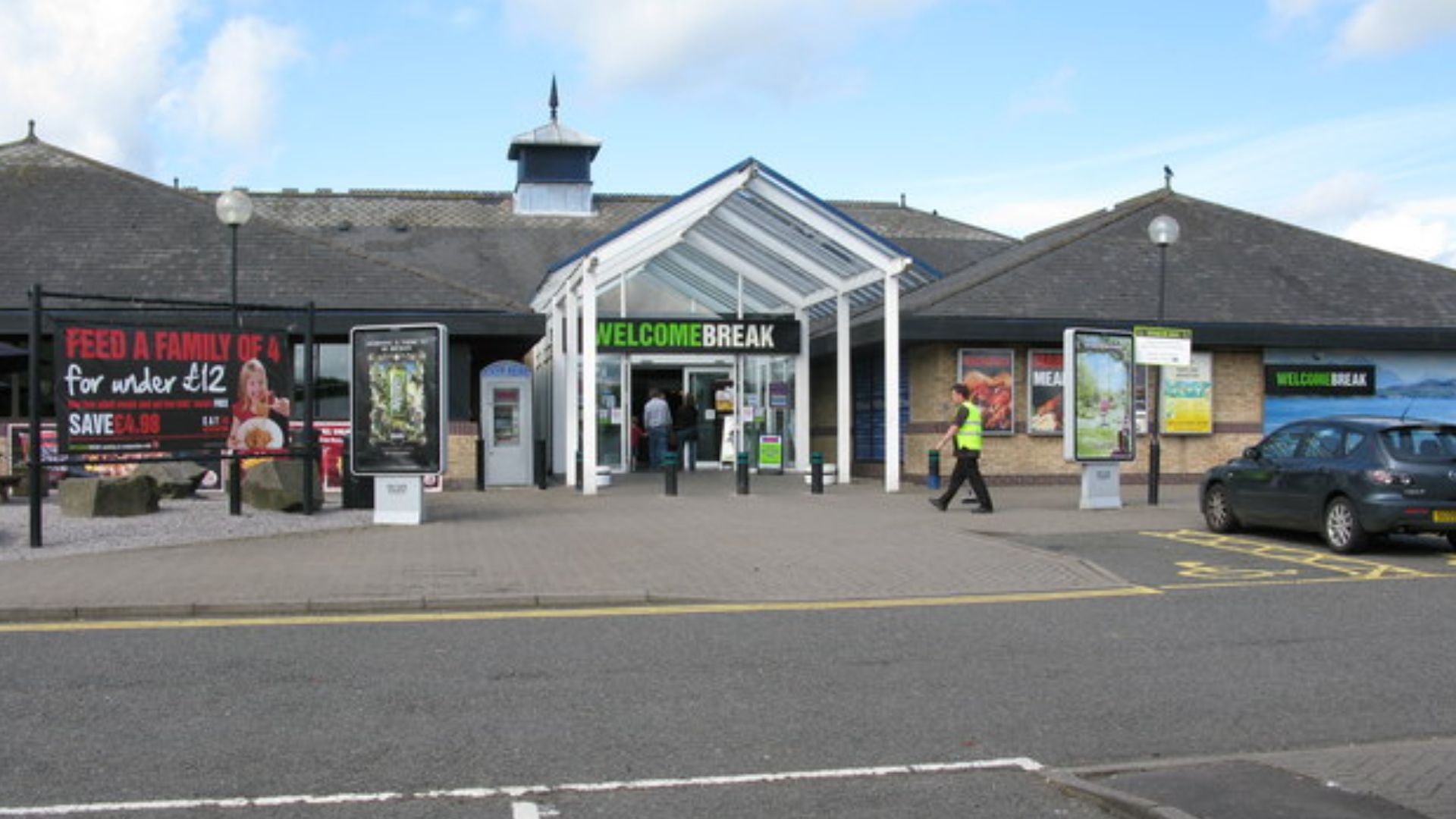 File:Abington Motorway Services - geograph.org.uk - 1402777.jpg