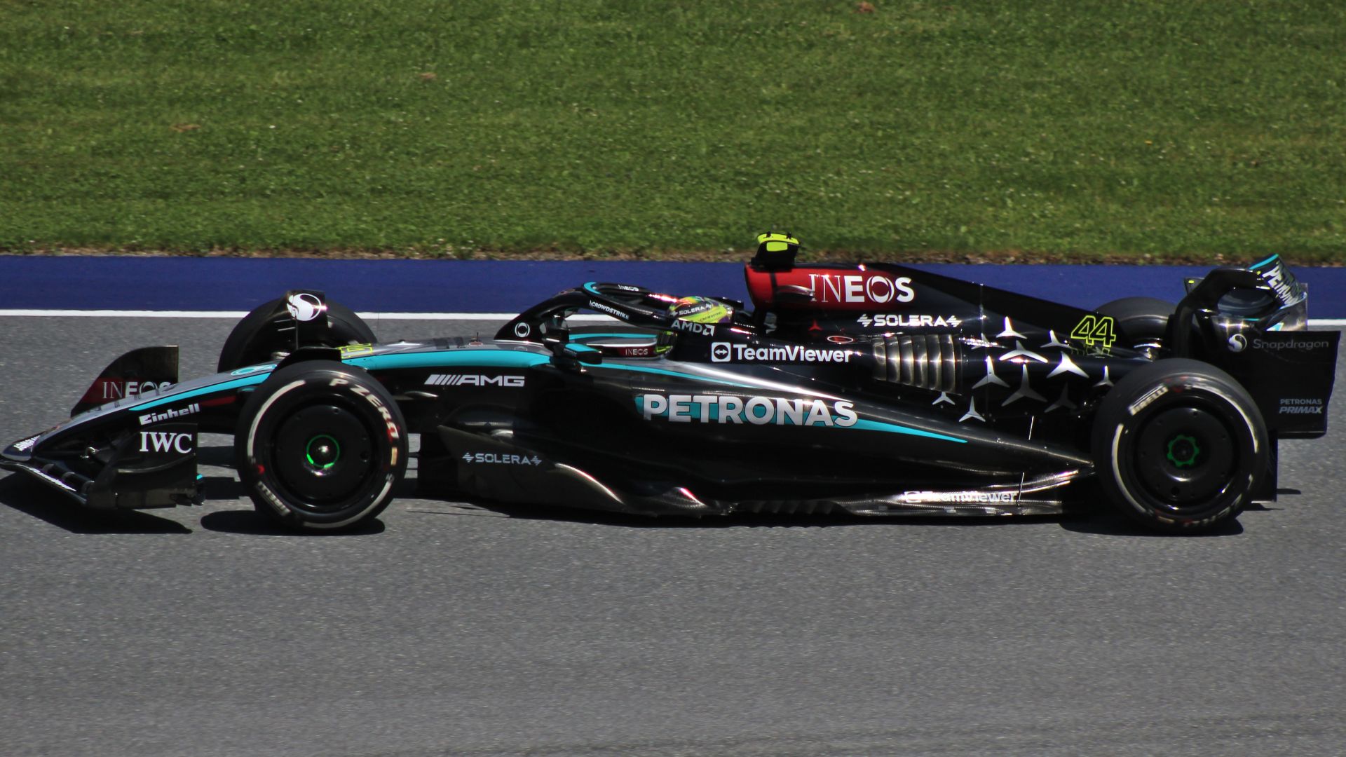 File:FIA F1 Austria 2024 Nr. 44 Hamilton (side).jpg