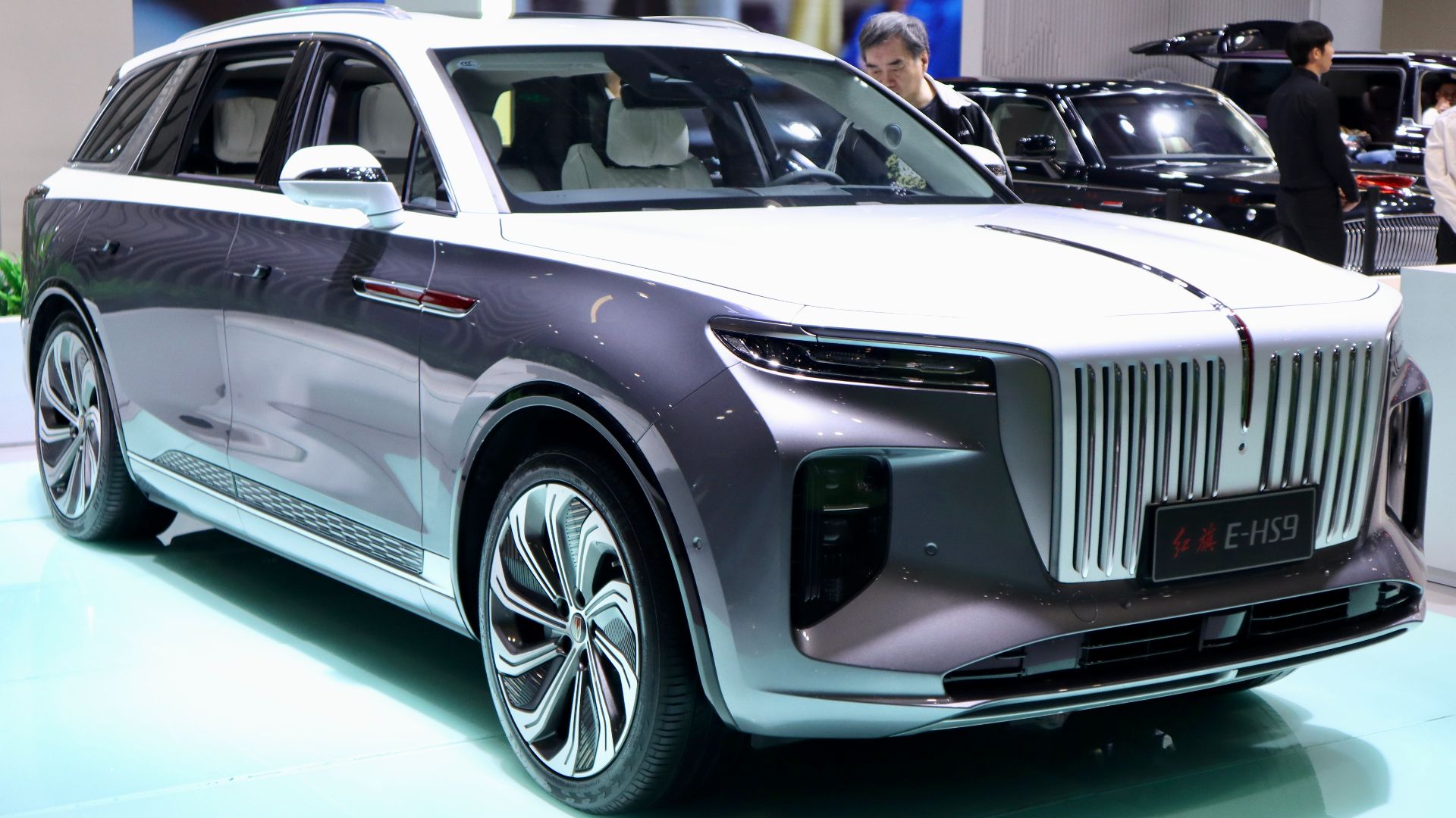 File:2020 Hongqi E-HS9.jpg