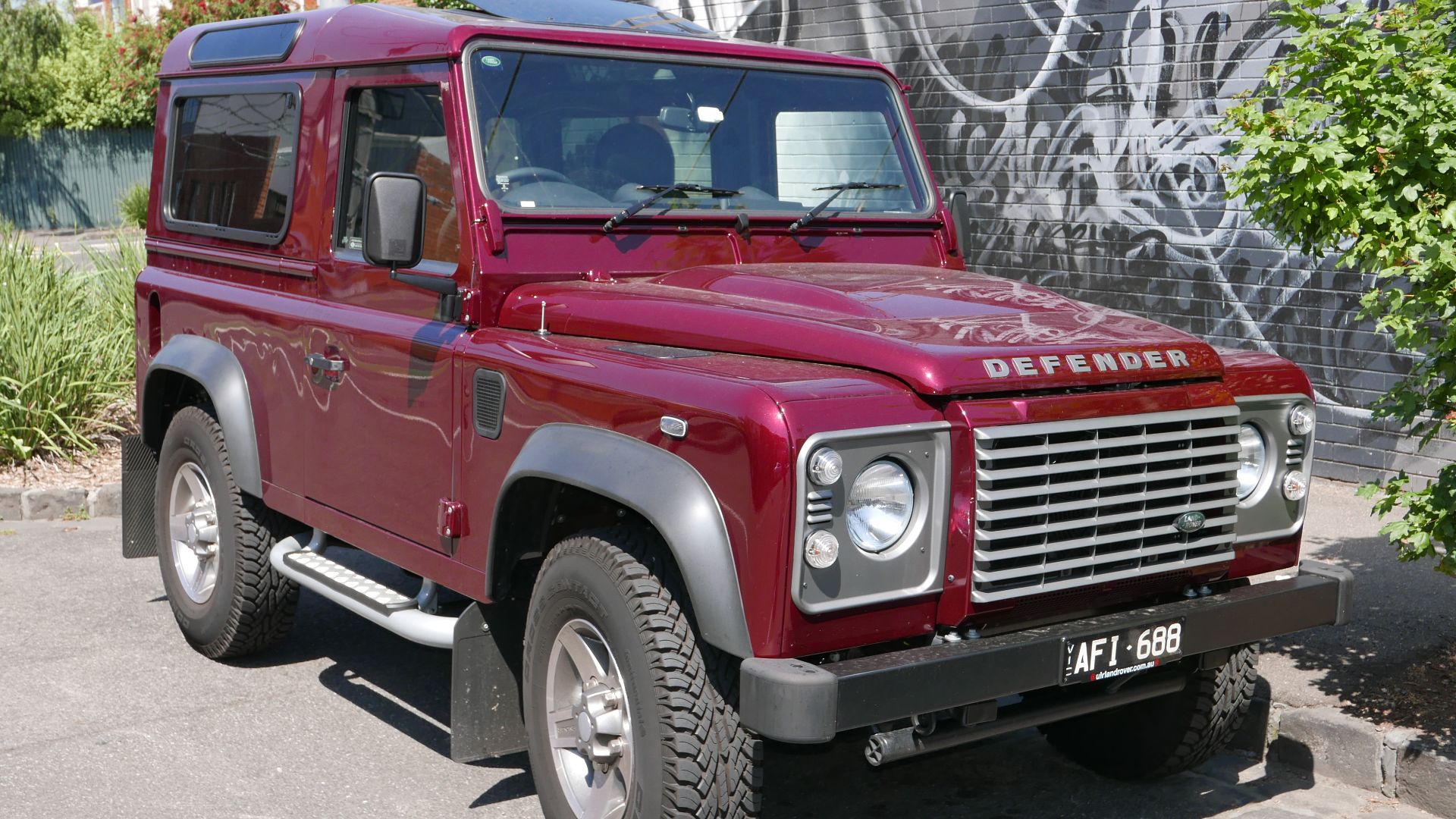 File:2015 Land Rover Defender (L316 MY15) 90 3-door wagon (2015-10-24) 01.jpg