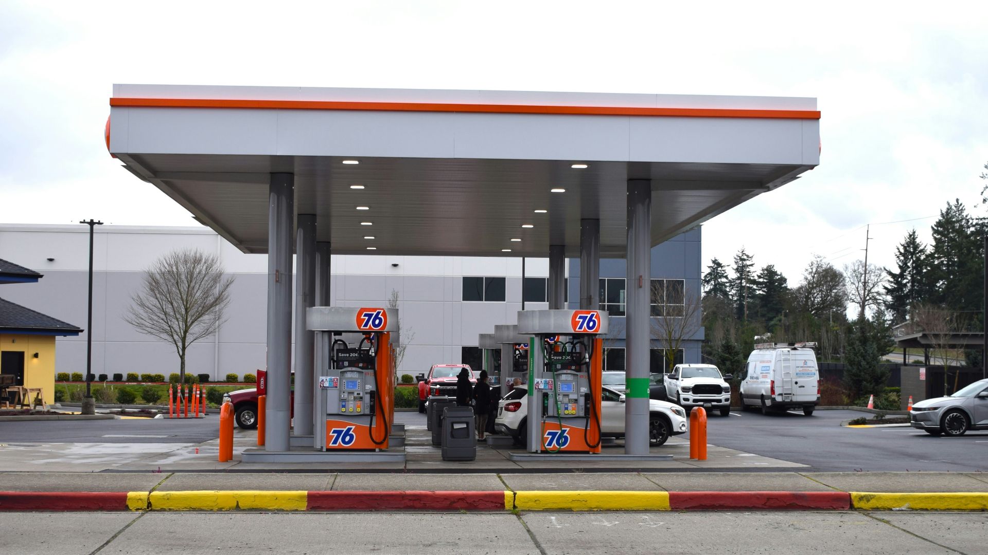 a gas station with cars parked in the lot