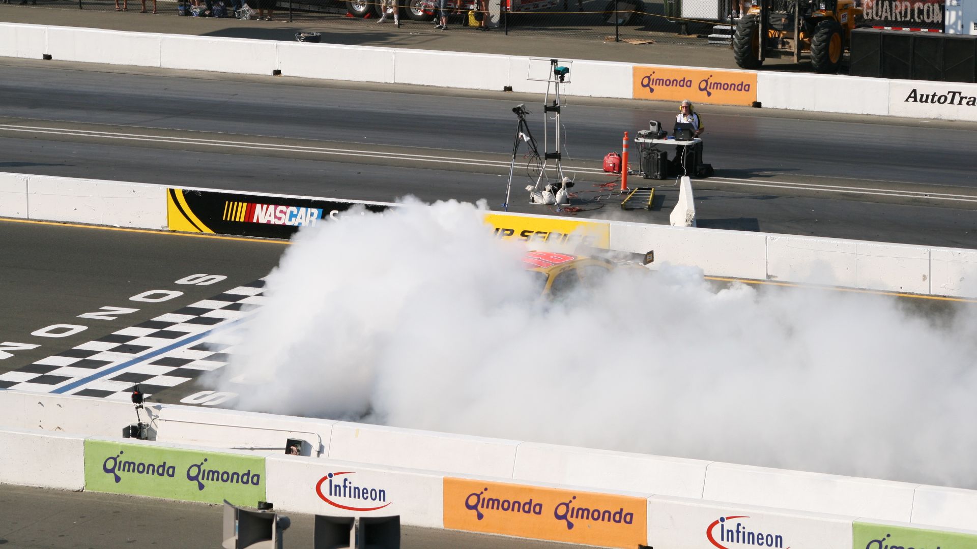 File:Kyle Busch Burnout - NASCAR 2008 - Infineon Raceway (2603927313).jpg