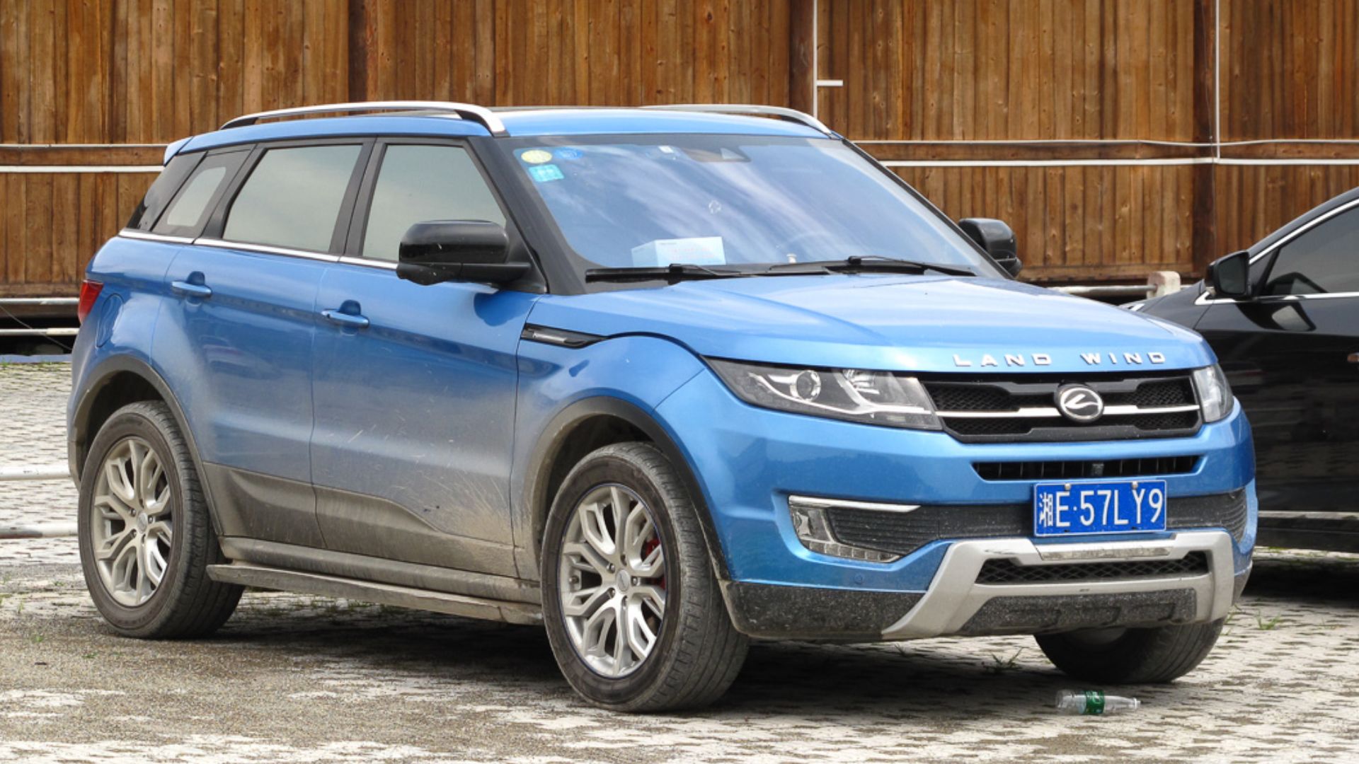 File:Landwind X7.jpg