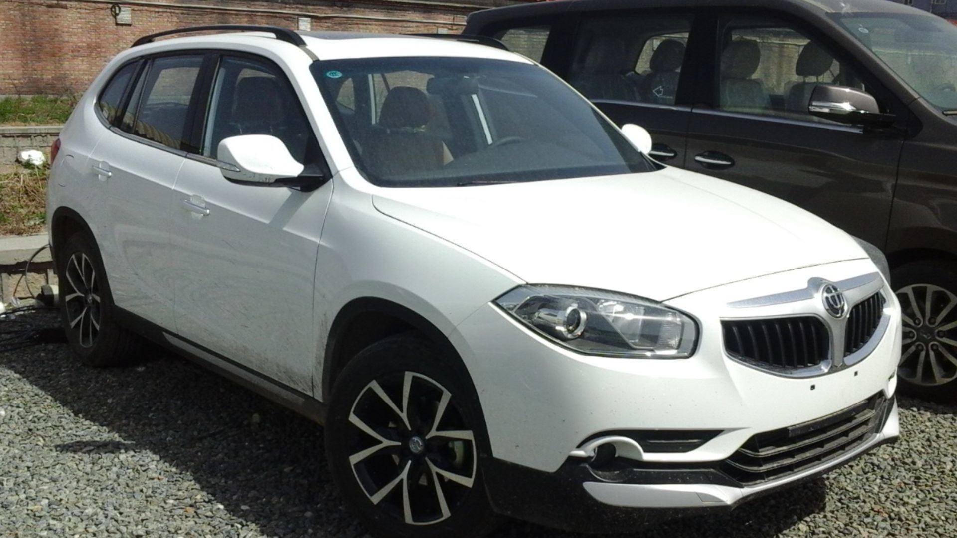 File:Brilliance V5 facelift 2 China 2016-04-13.jpg