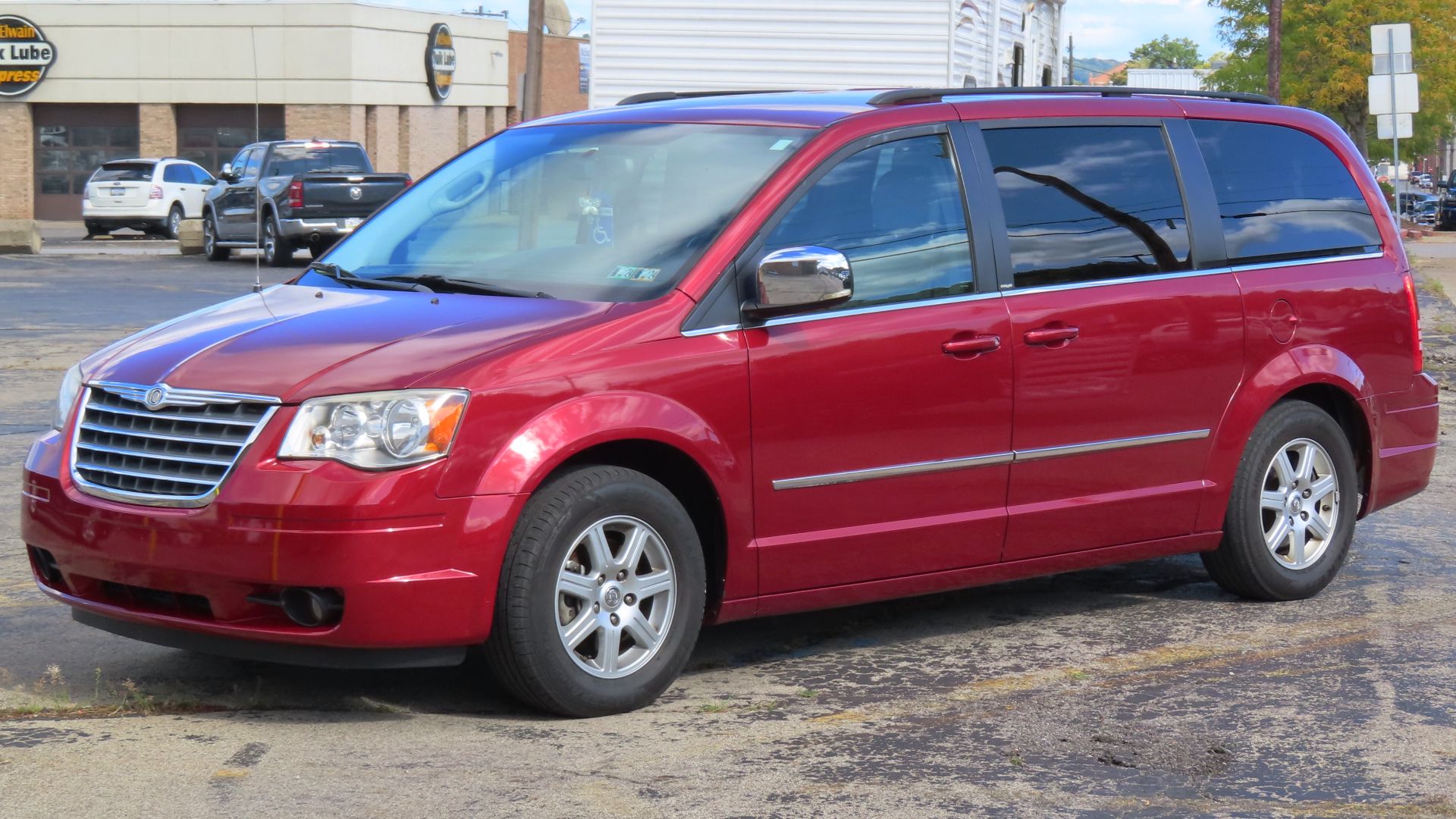File:2010 Chrysler Town & Country Touring Plus, front left, 09-30-2023.jpg