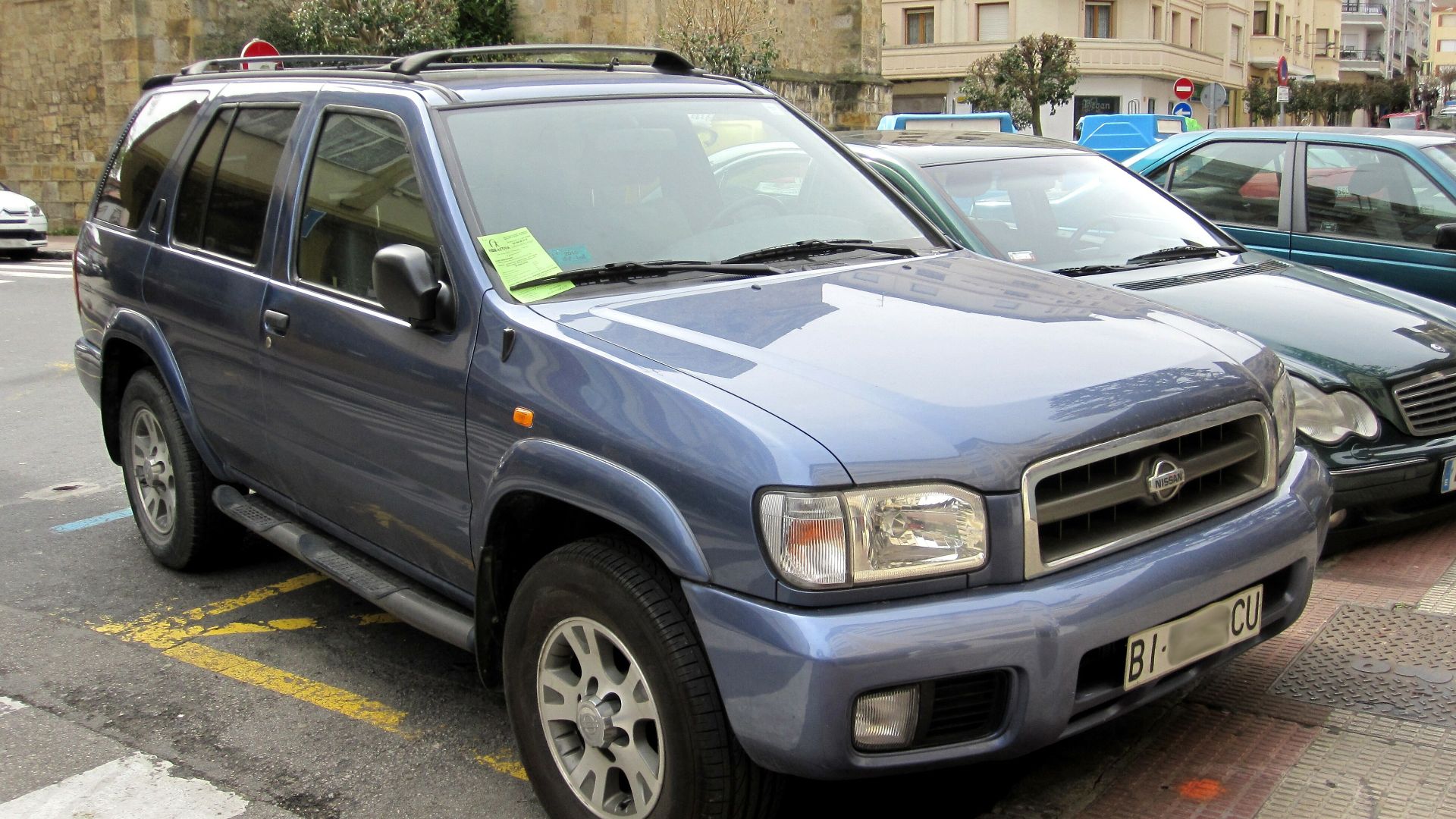 File:2000 Nissan Pathfinder (4494742871).jpg