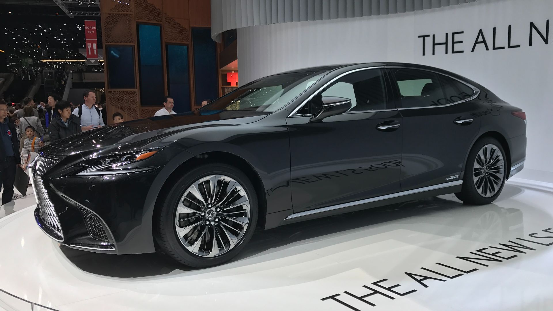 File:2018 Lexus LS.jpg