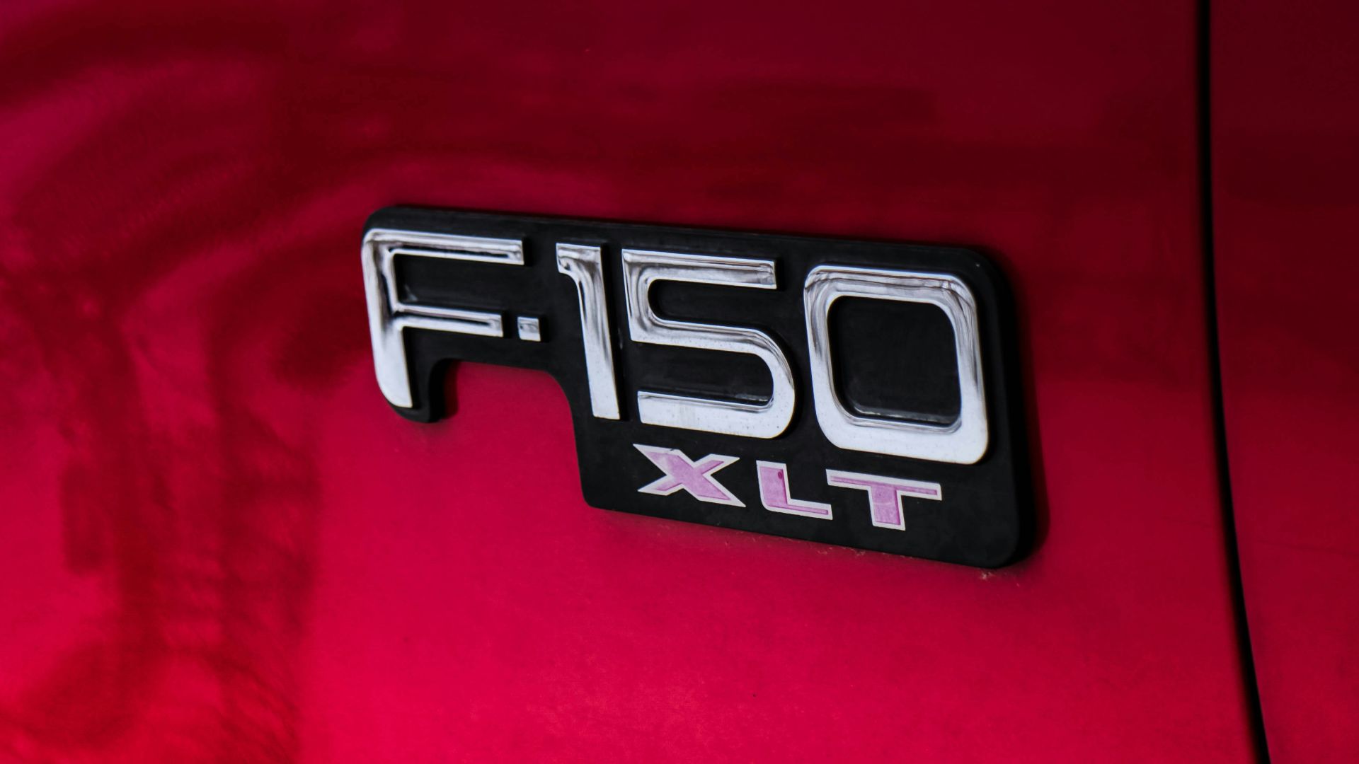 black and white UNK logo