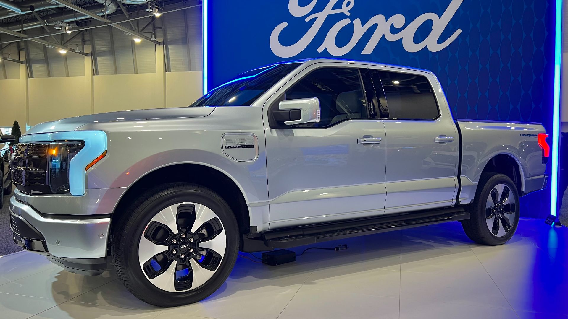 File:2023 Ford F-150 Lightning.jpg