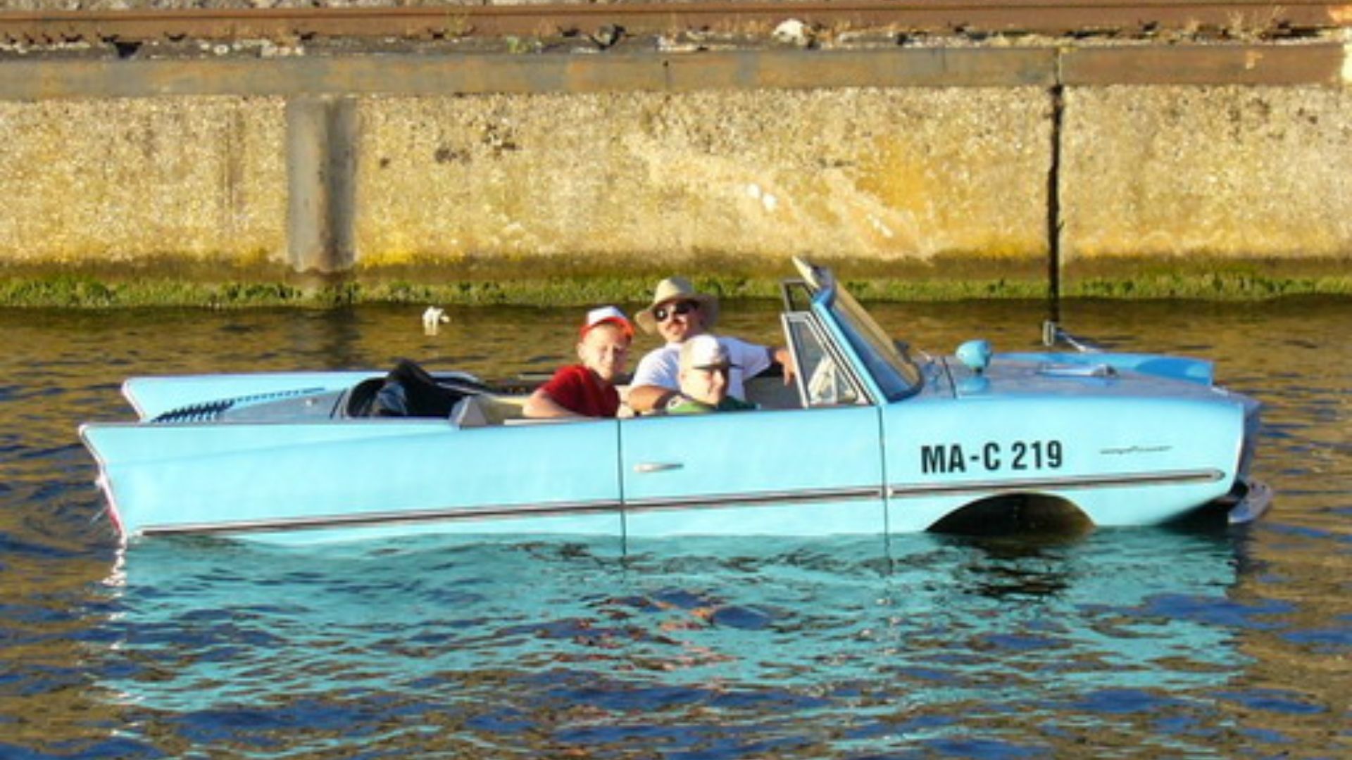 File:Amphicar-stuttgart-2005.jpg