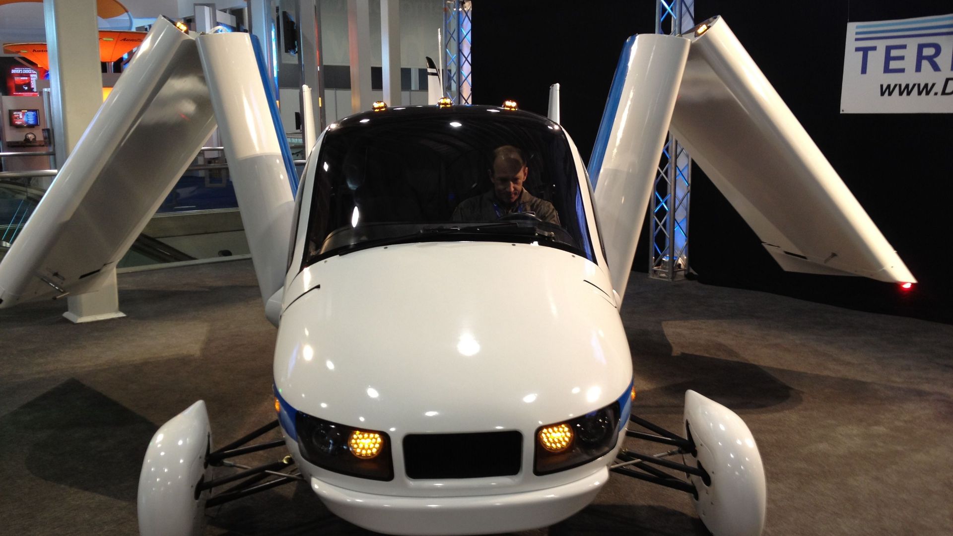 File:Terrafugia -- 2012 NYIAS -- front view, folding wings.jpg