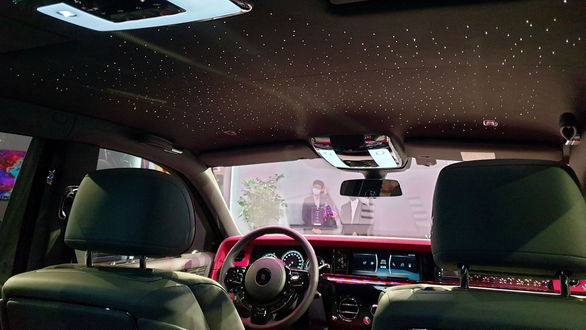 File:Rolls-Royce Phantom VIII Series II Scivaro Grey Peony Pink Iceland Moss (12).jpg