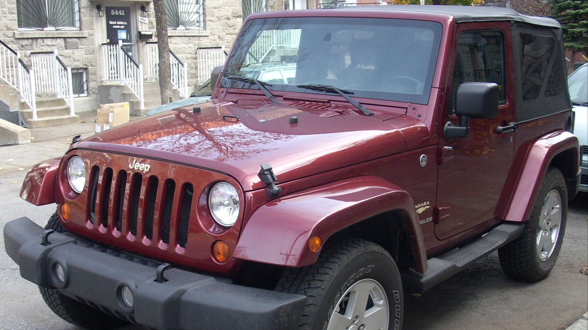 File:Jeep JK Wrangler Sahara 2-Door Convertible.jpg