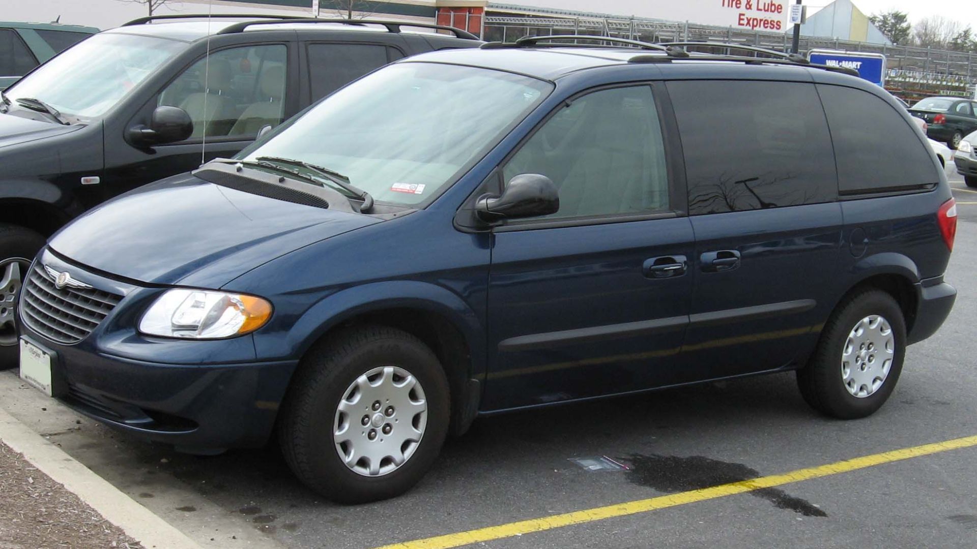 File:01-03 Chrysler Voyager LX.jpg