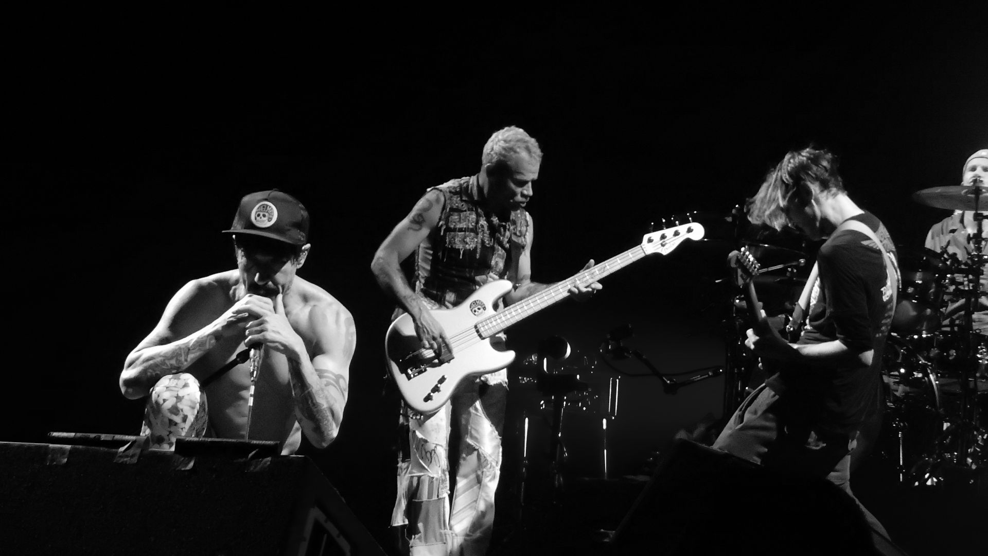 File:Red Hot Chili Peppers, O2 Arena, London (31293851803).jpg