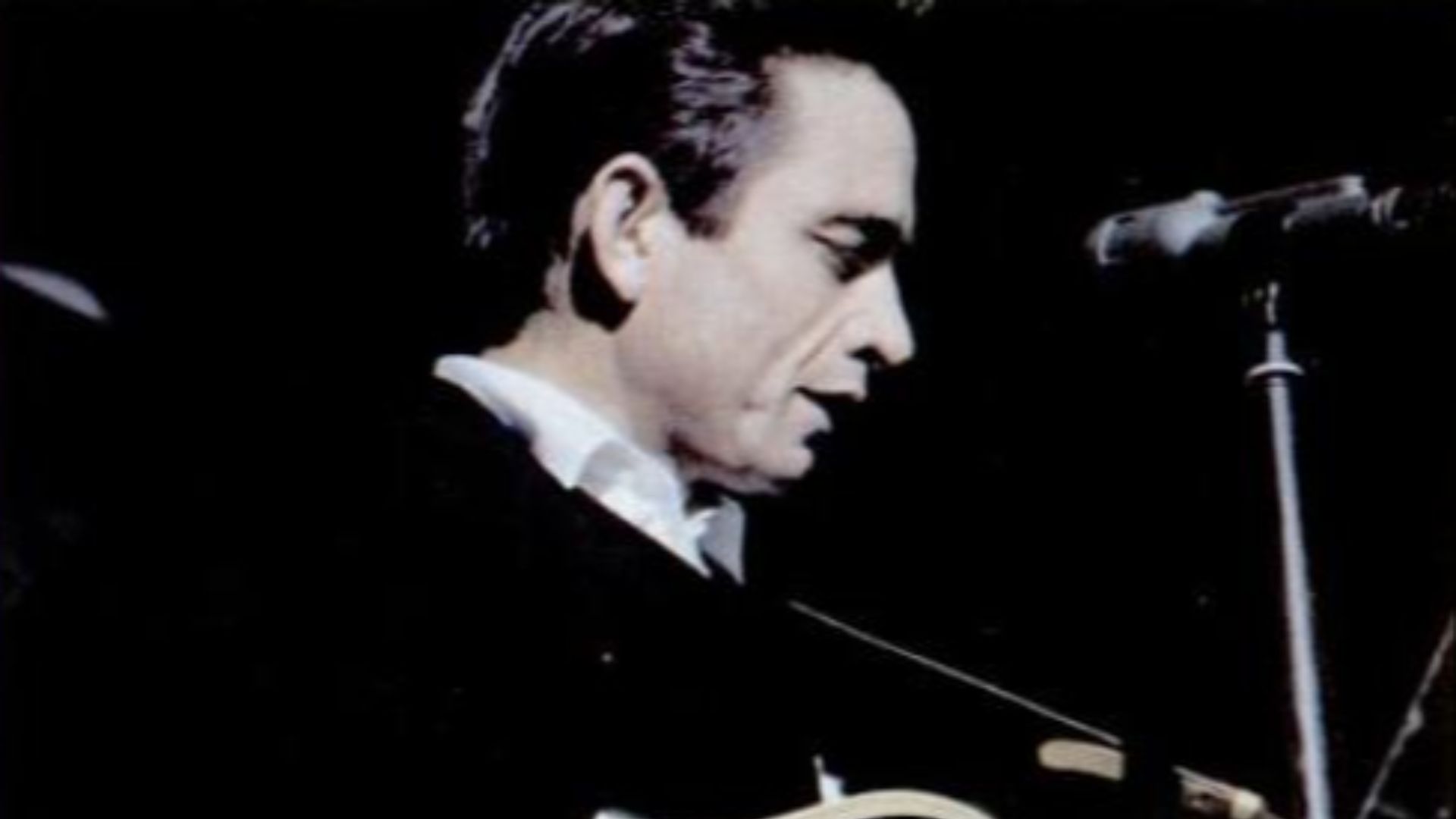 File:Johnny Cash (1964).png