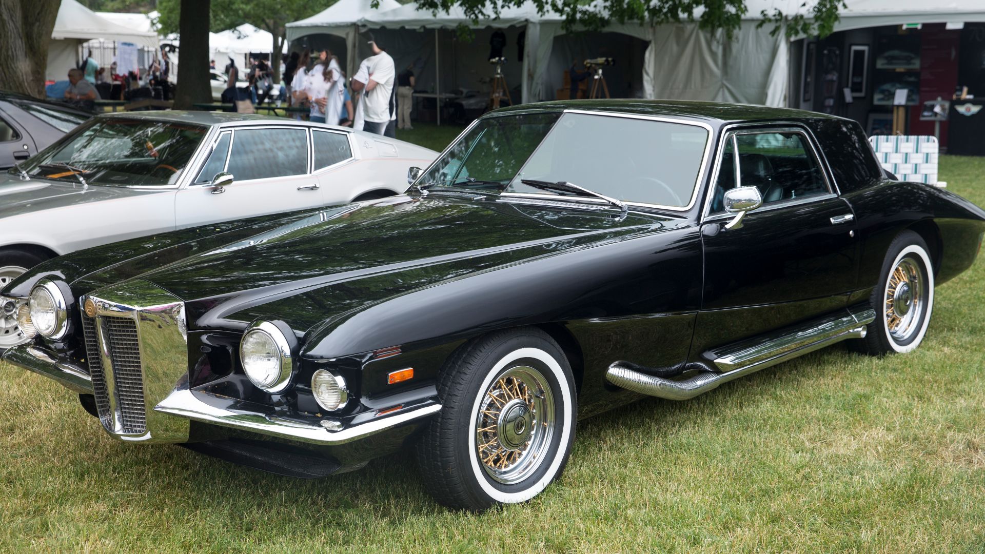 File:1971 Stutz Blackhawk Series I in Masons Black, front left.jpg