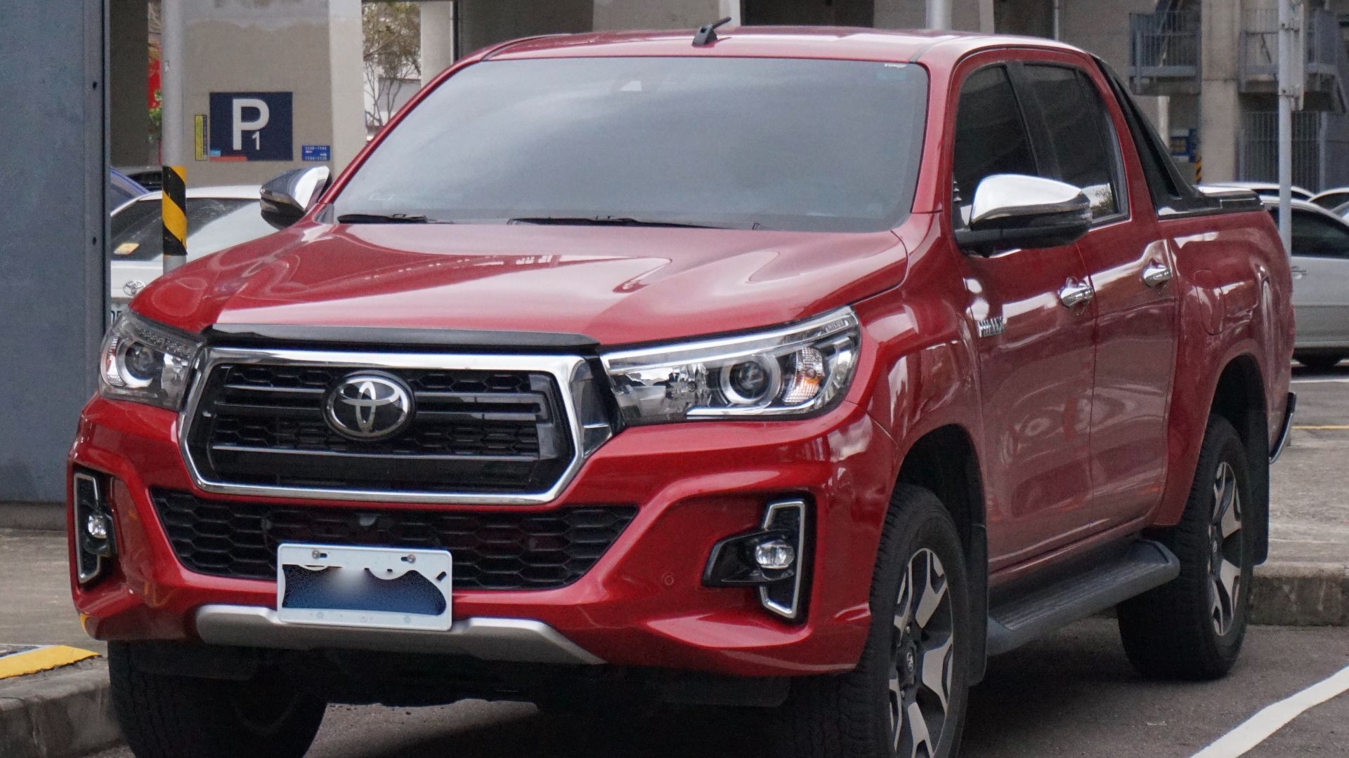 File:A Toyota Hilux in Zhubei, Hsinchu 01.jpg