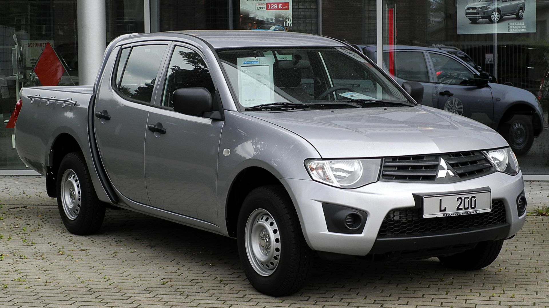 File:Mitsubishi L200 2.5 DI-D 2WD Inform Doppelkabine (IV, Facelift) – Frontansicht, 17. September 2011, Hilden.jpg