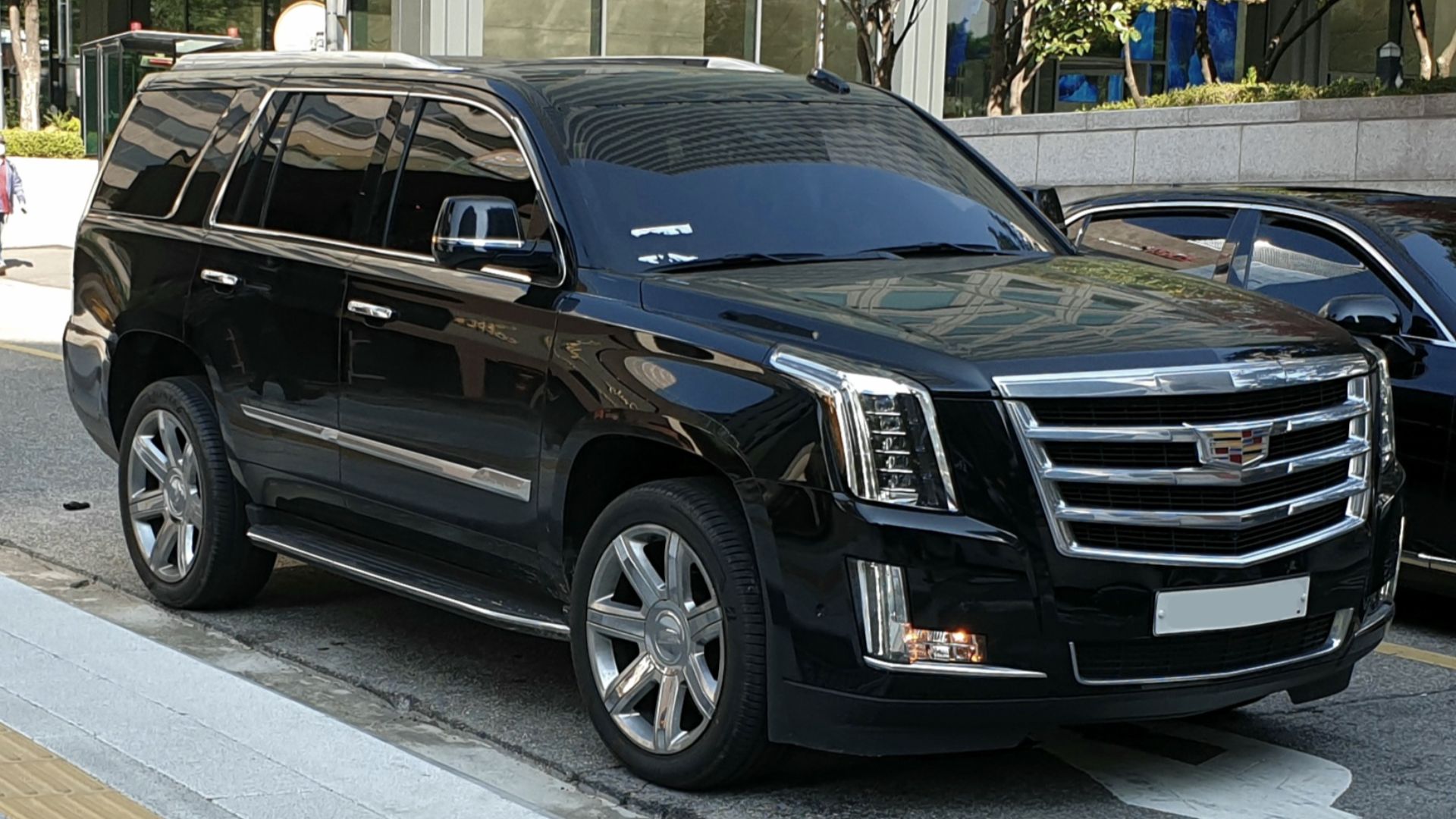 File:Cadillac Escalade GMT K2XX black (1).jpg