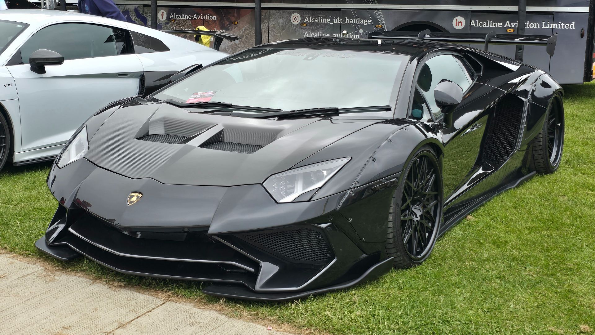 File:Lamborghini Aventador Widebody.jpg