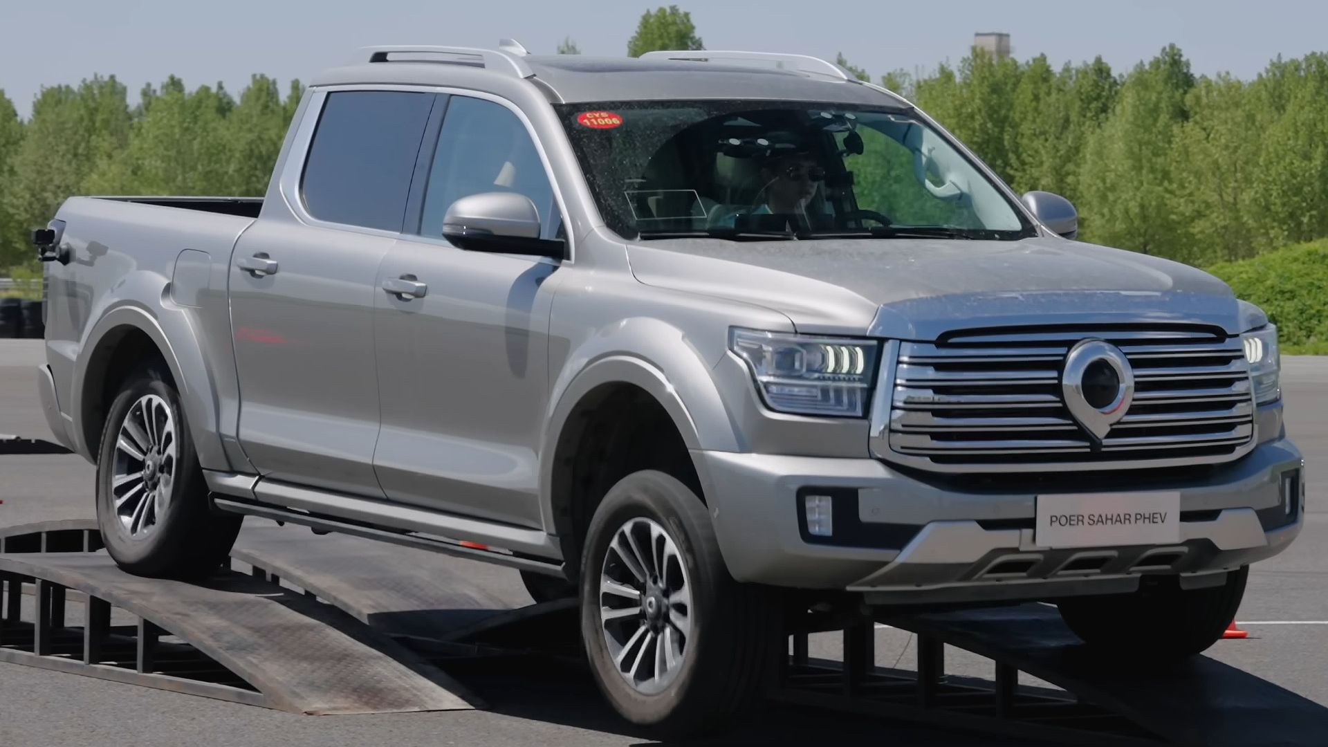 File:2024 GWM Poer Sahar PHEV front view.png