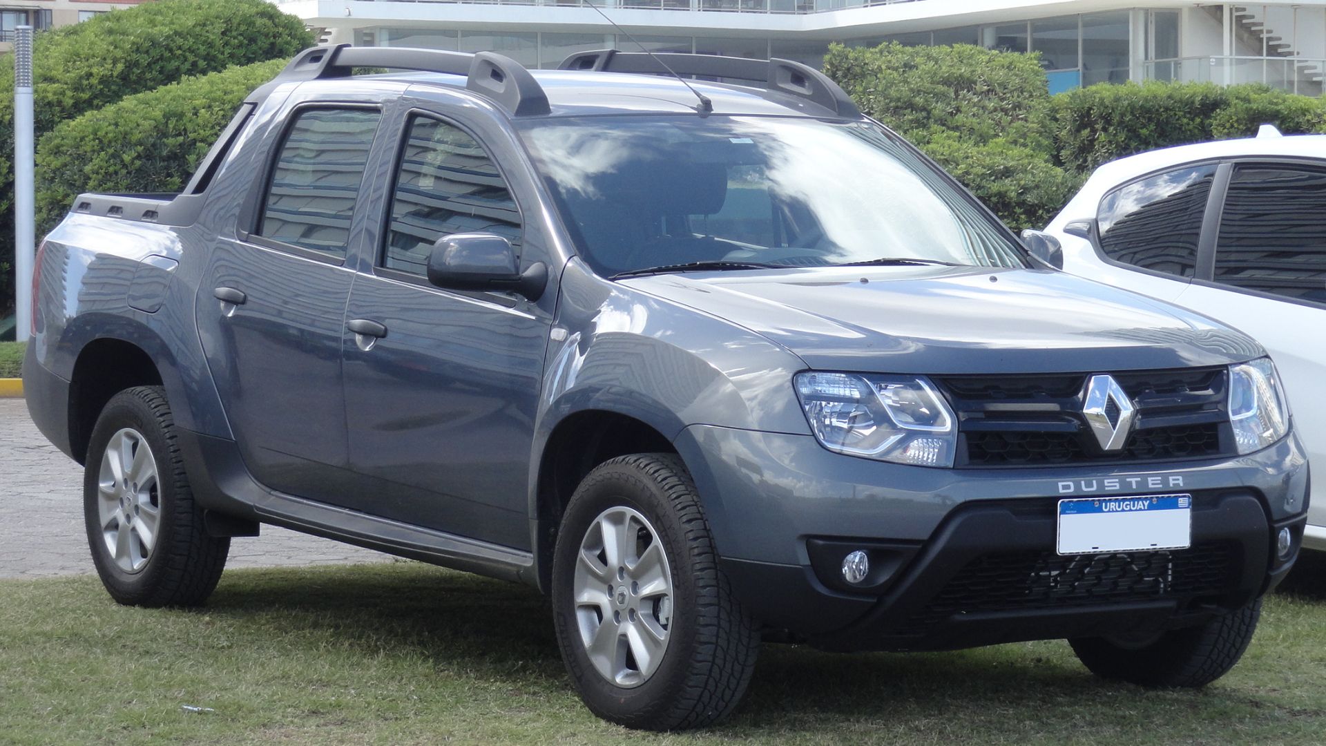 File:Renault Duster Oroch 2016 in Punta del Este 01.JPG