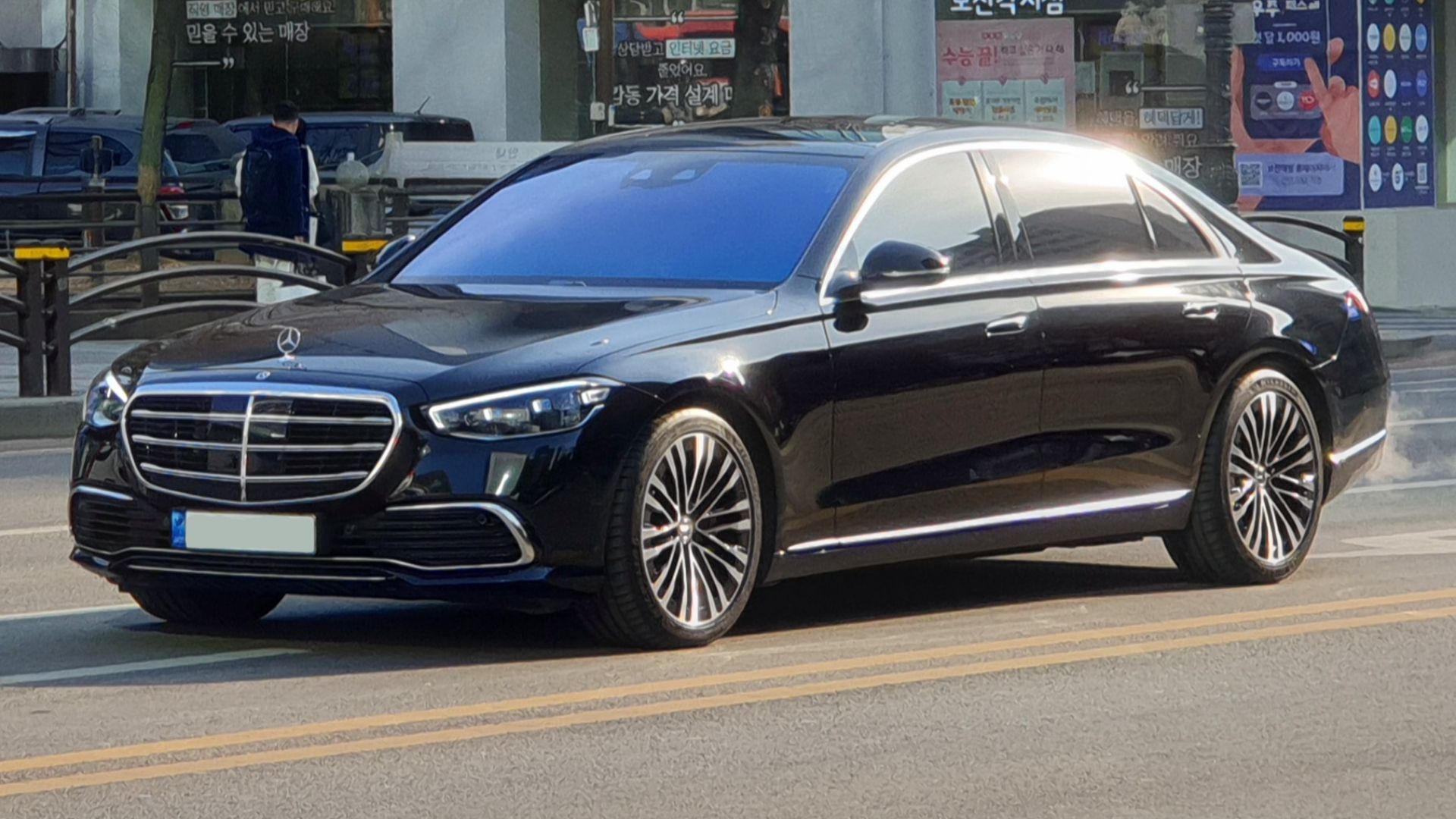 File:Mercedes-Benz V223 S-Class black.jpg