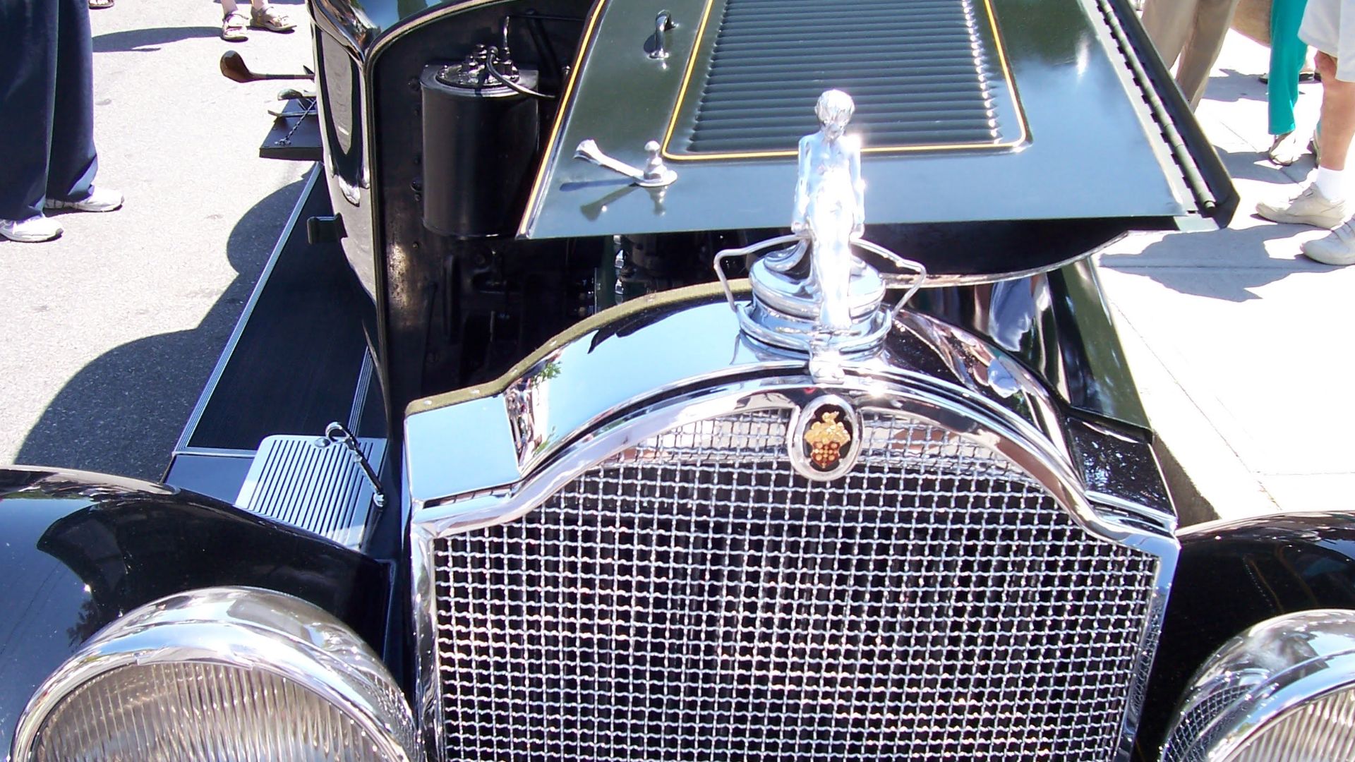File:Packard Eight Dauphin Adonis Daphne at the Well hood ornament.jpg