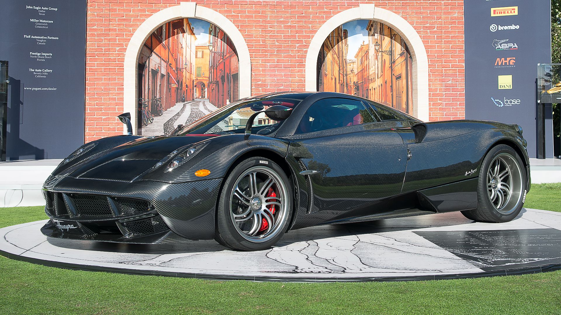File:Pagani Huayra Carbon Edition (15337093812).jpg