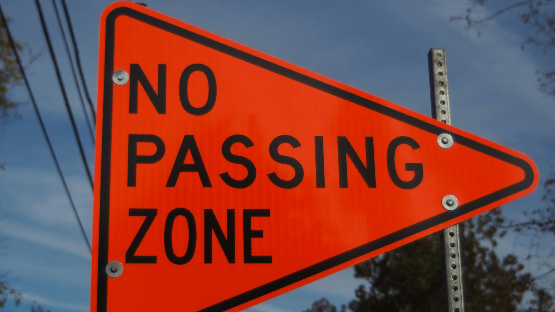 a street sign that says no passing zone