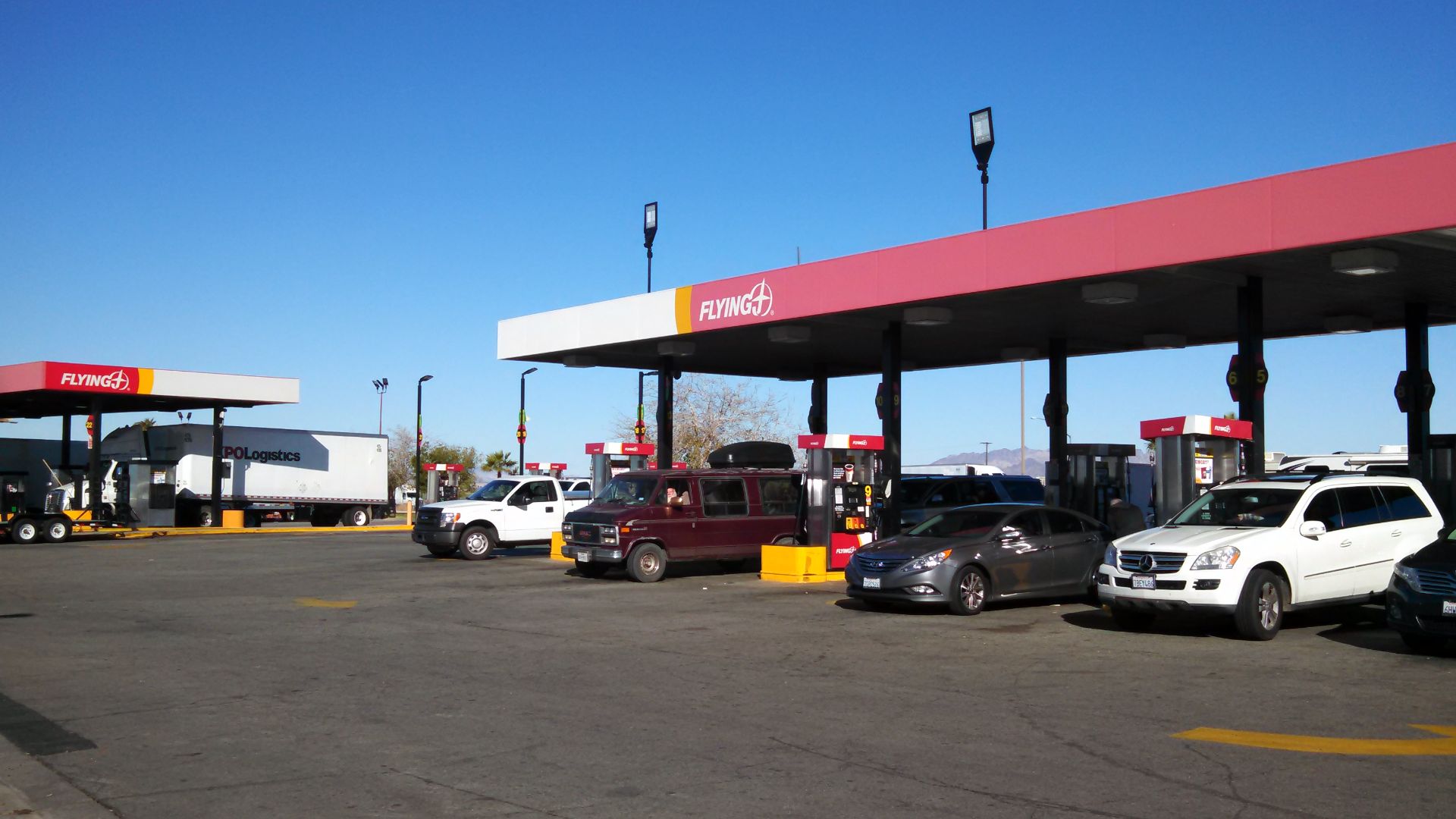 File:Flying J Station in Arizona.jpg