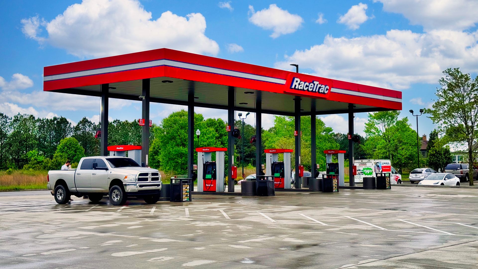 File:A RaceTrac gas station in Jasper, Georgia 05.jpg