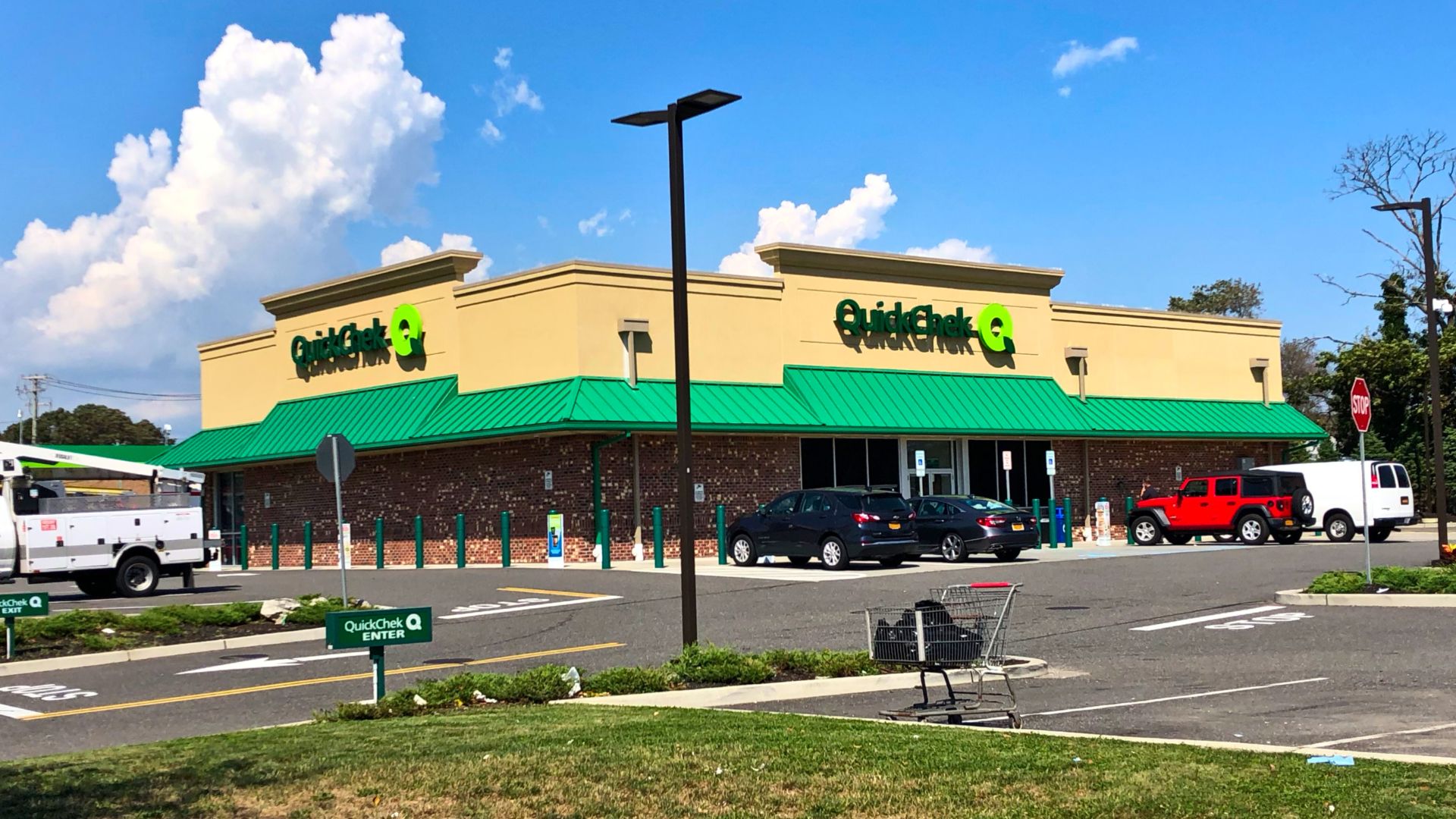 File:Quickchek gasoline and store in Copaigue New York.jpg