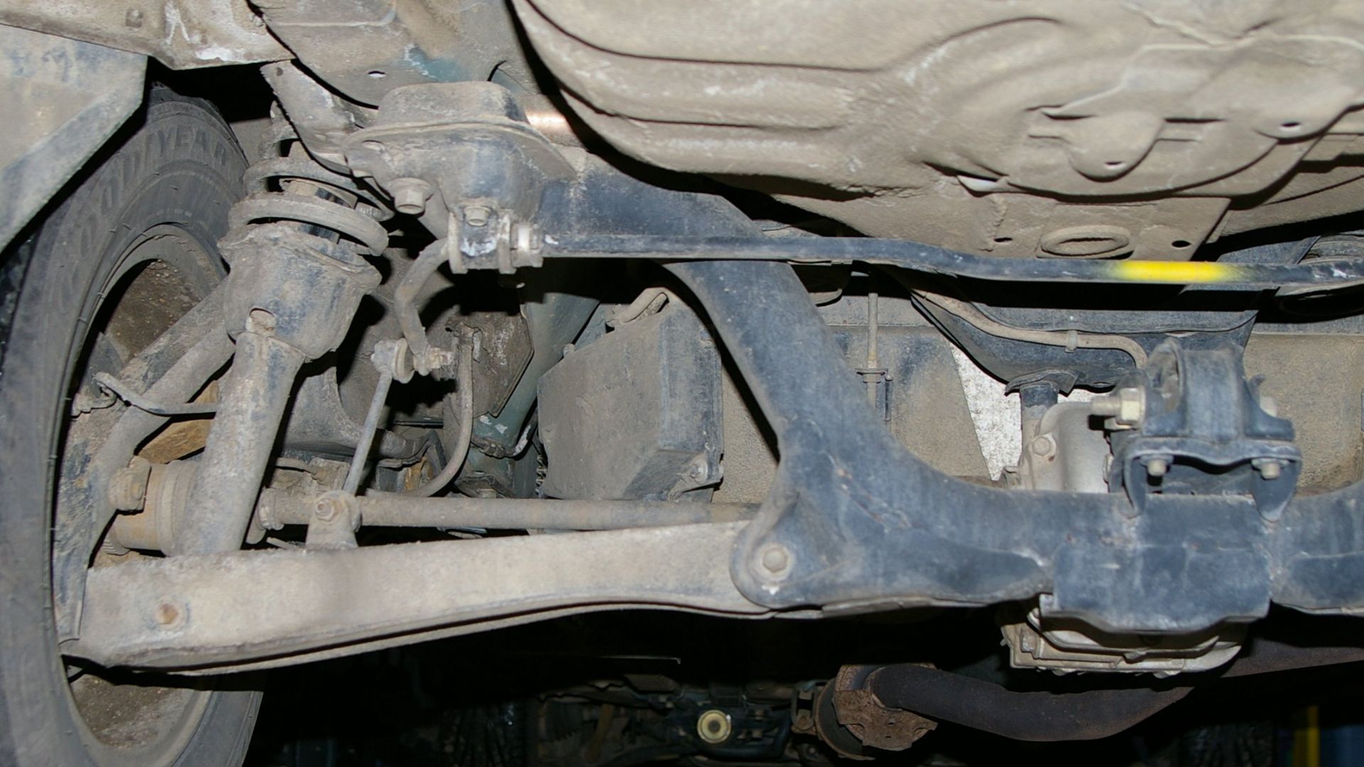 File:Independent rear suspension AWD.jpg