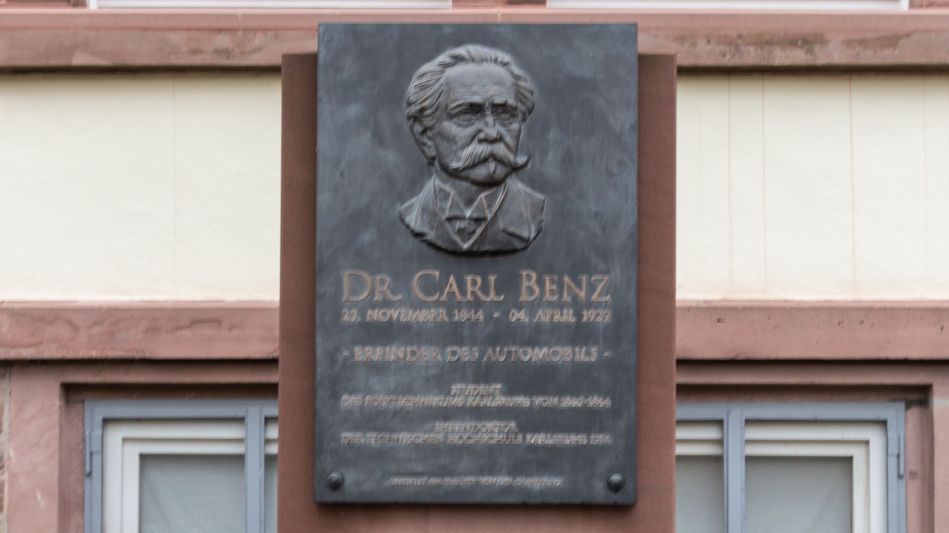 File:Karlsruhe, Gedenktafel -Carl Benz- -- 2013 -- 5273.jpg