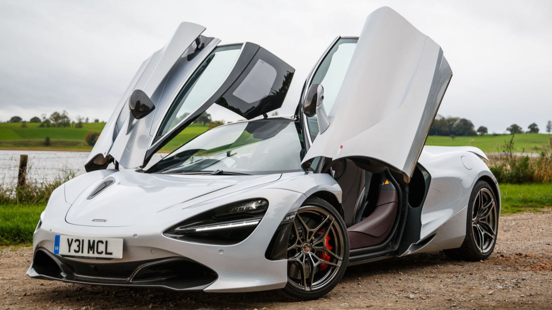 File:McLaren 720S-doors open.jpg