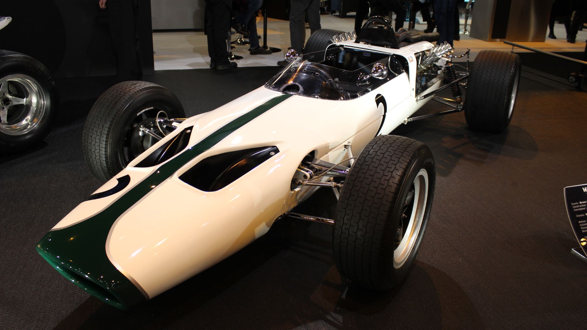 File:F1 maclaren m2b 1966 maclaren.jpg