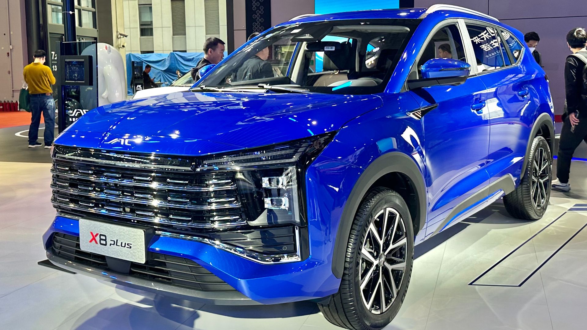 File:JAC X8 Plus 001.jpg