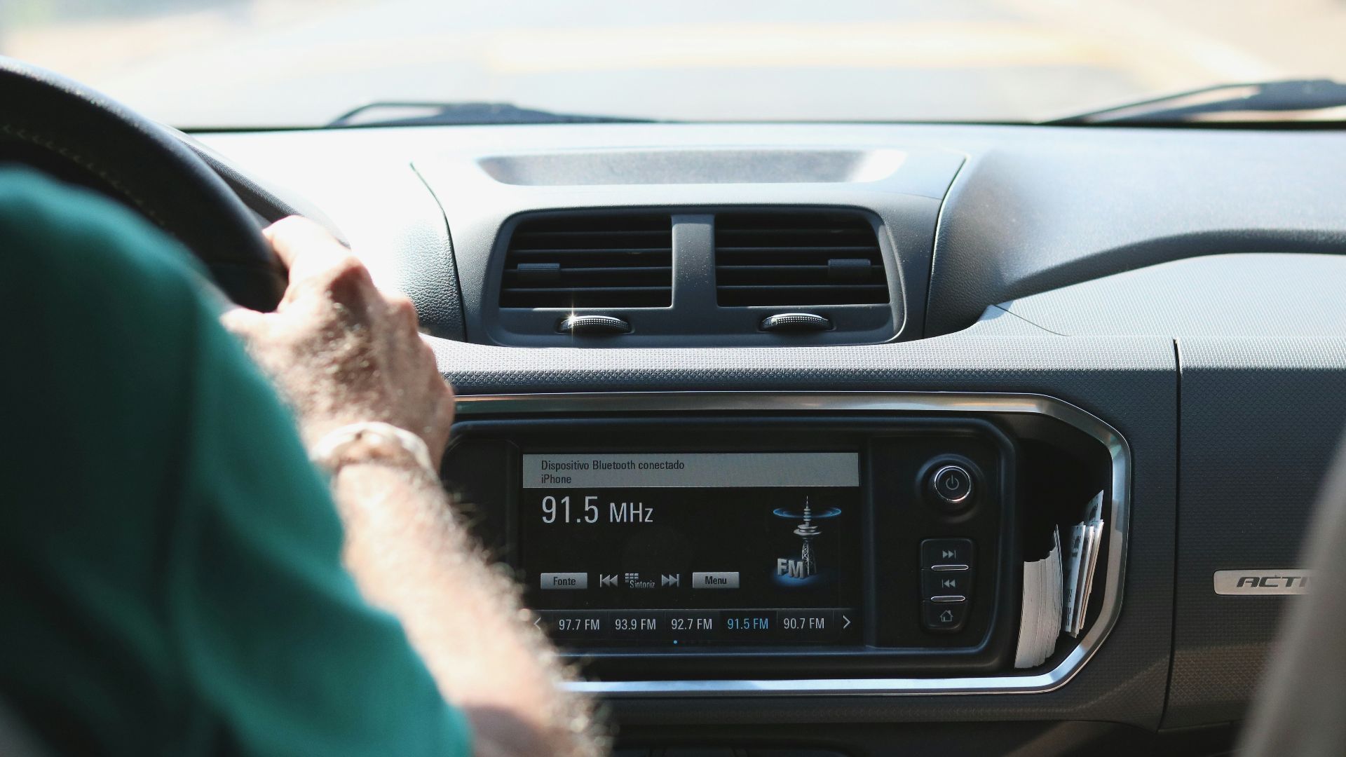 black car stereo turned on at 2 00