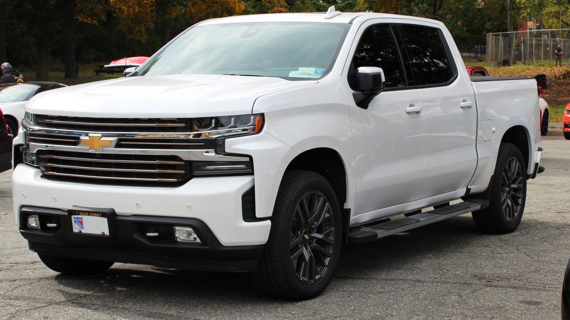 File:2020 Chevrolet Silverado 1500 High Country, front 10.25.20.jpg