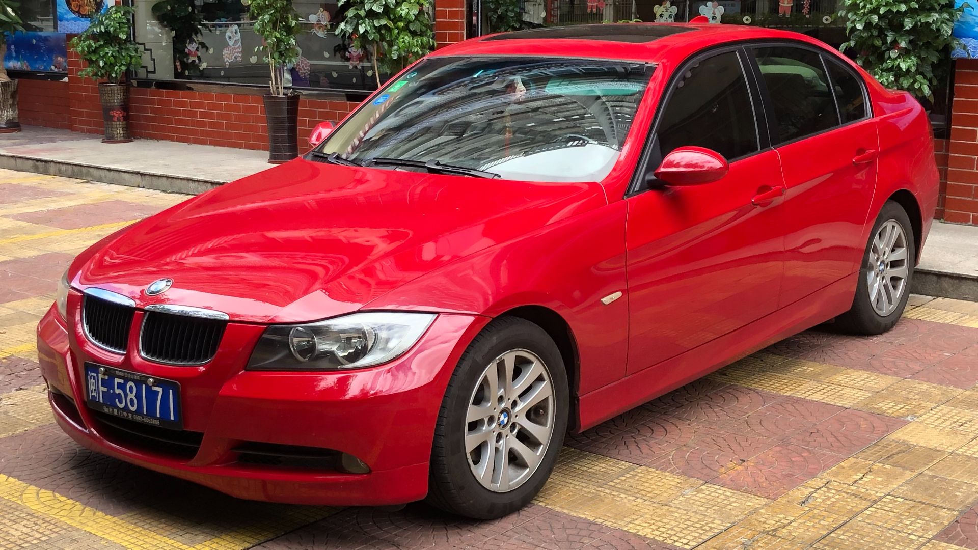 File:BMW 3-Series E90 Longyan 01 2022-08-05.jpg